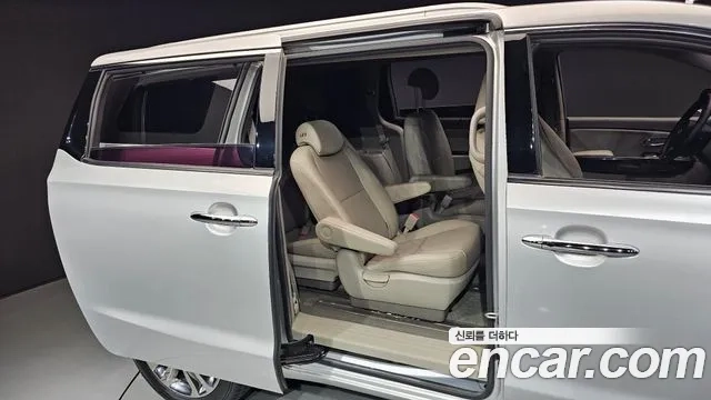 Kia All New Carnival 2018 Серебристо-серый из Кореи, фото 3