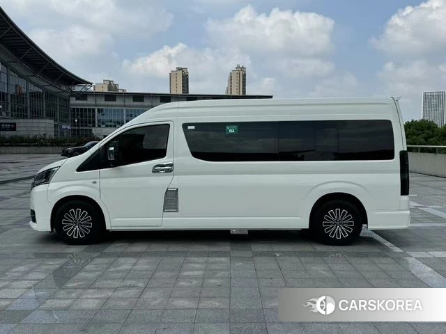Toyota Hiace 2023 Белый из Китая, фото 3