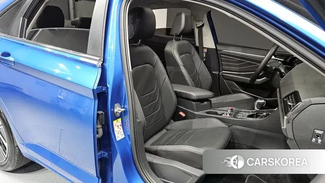 Volkswagen 7th Generation of Jetta 2023 Синий из Кореи, фото 3