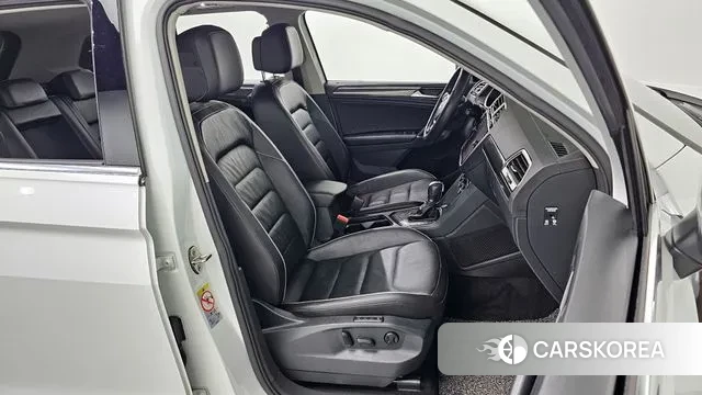 Volkswagen Tiguan second Generation 2018 Белый из Кореи, фото 3