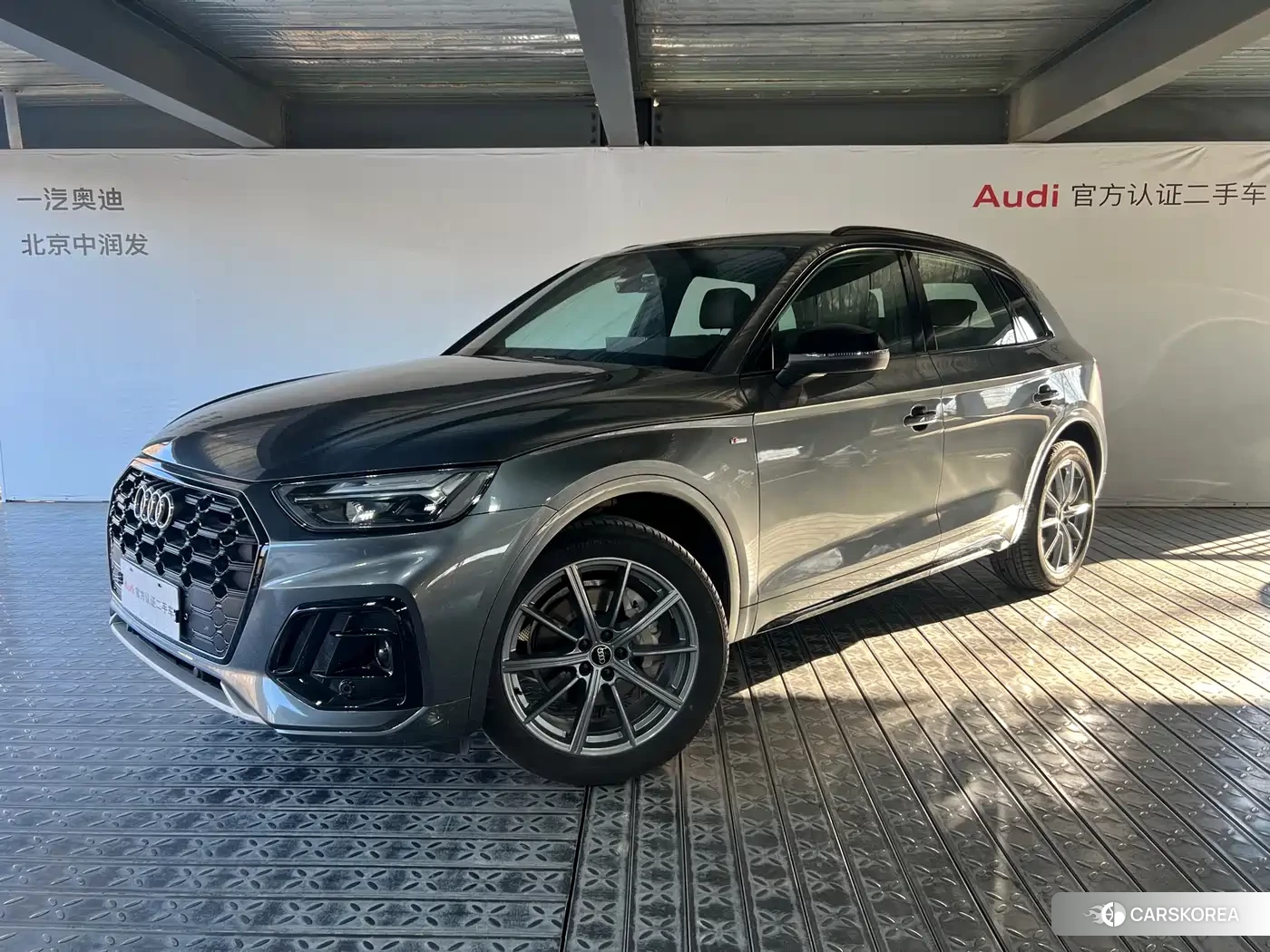 Audi Q5L 2023 Silver/gray из Китая, фото 3