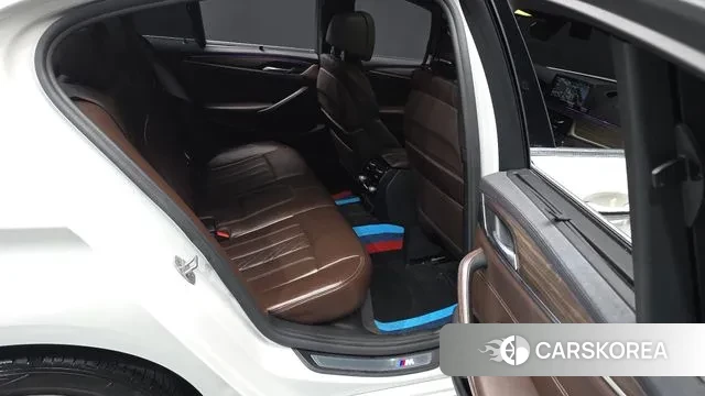 BMW 5 Series (G30) 2018 Белый из Кореи, фото 3