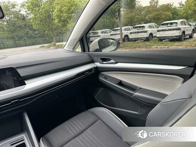 Volkswagen Golf 2022 Белый из Китая, фото 3