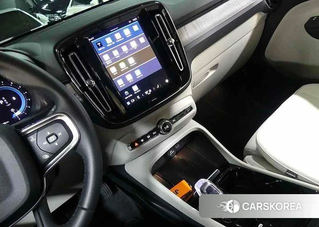 Volvo XC40 2024 Белый из Кореи, фото 3