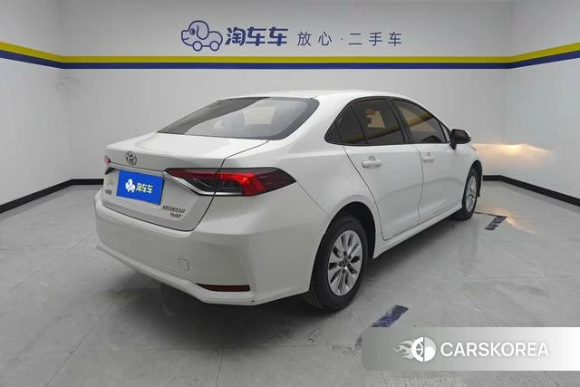 Toyota Corolla 2023 Белый из Китая, фото 3