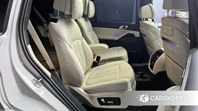 BMW X7 (G07) 2023 Белый из Кореи, фото 3