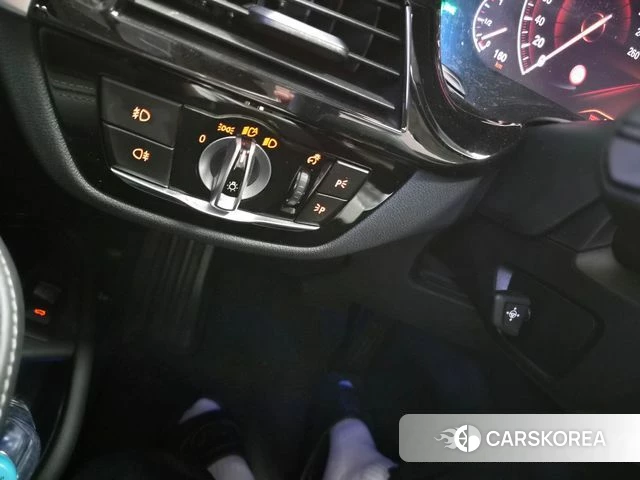 BMW 5 Series (G30) 2019 Белый из Кореи, фото 3