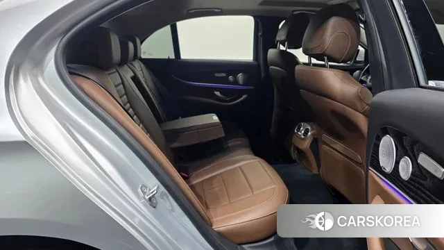 Mercedes-Benz E-Class W213 2018 Серебряный из Кореи, фото 3