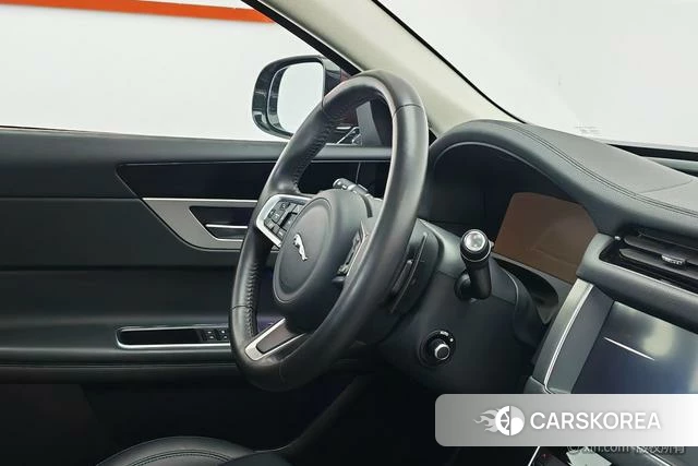 Jaguar XFL 2021 Красный из Китая, фото 3