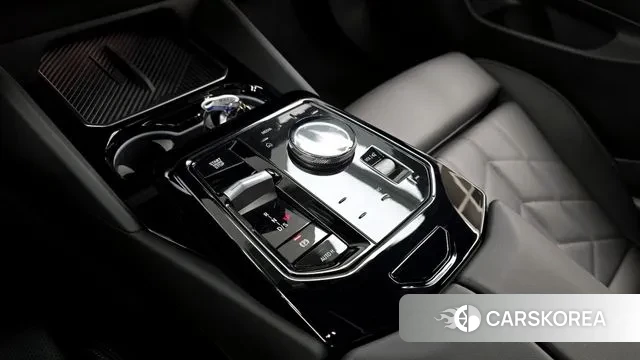 BMW 5 Series (G60) 2024 Белый из Кореи, фото 3