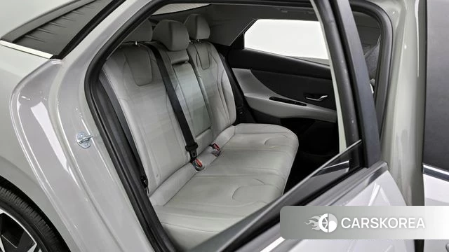 Hyundai Avante (CN7) 2023 Серебристо-серый из Кореи, фото 3