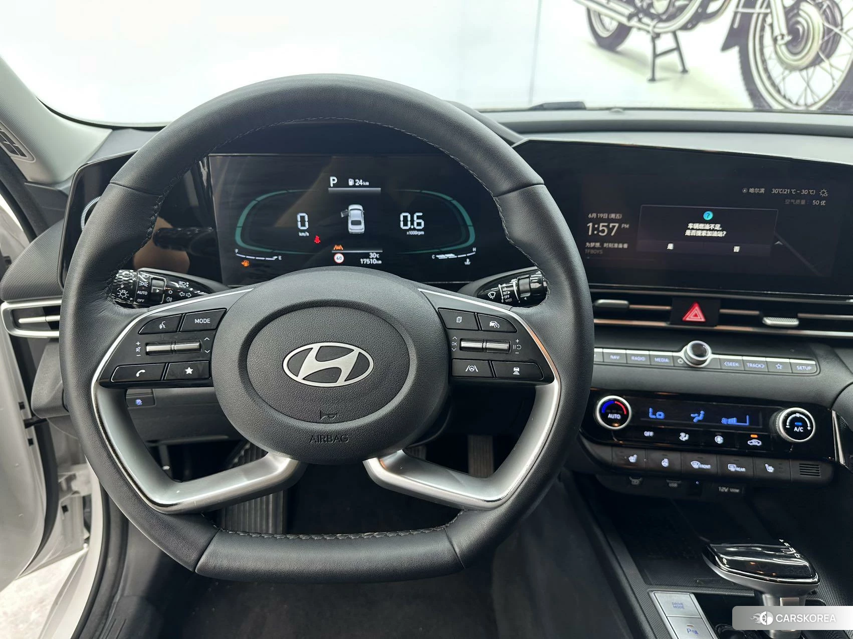 Hyundai Elantra 2023 Белый из Китая, фото 3