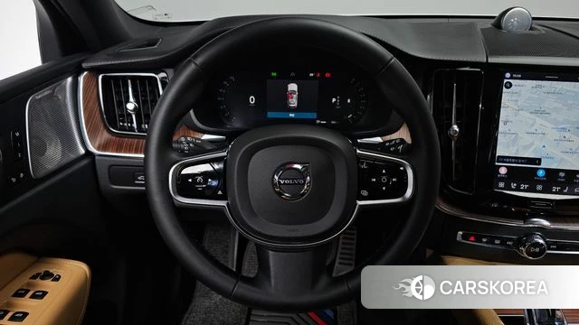 Volvo XC60 second Generation 2023 Белый из Кореи, фото 3
