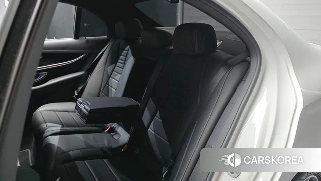 Mercedes-Benz E-Class W213 2023 Белый из Кореи, фото 3