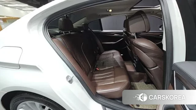 BMW 5 Series (G30) 2018 Белый из Кореи, фото 3