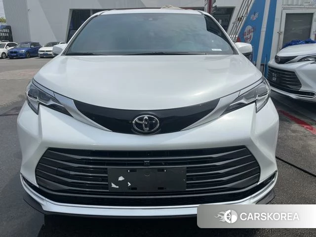 Toyota Saina 2024 Белый из Китая, фото 3