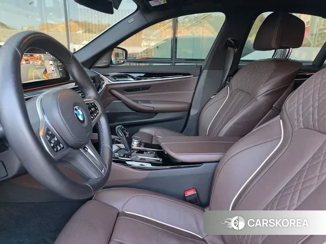 BMW 5 Series (G30) 2023 Белый из Кореи, фото 3