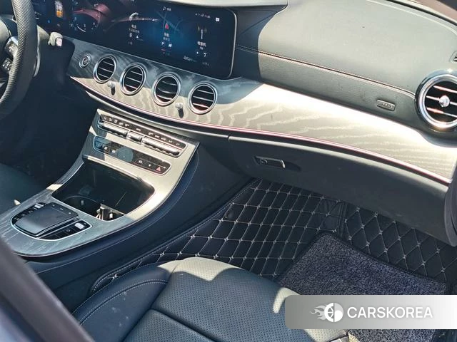 Mercedes-Benz E-class 2023 Серебристо-серый из Китая, фото 3