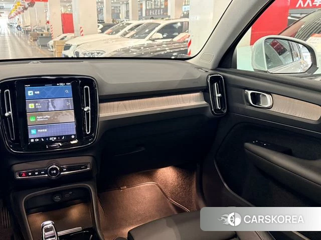 Volvo XC40 2024 Белый из Китая, фото 3