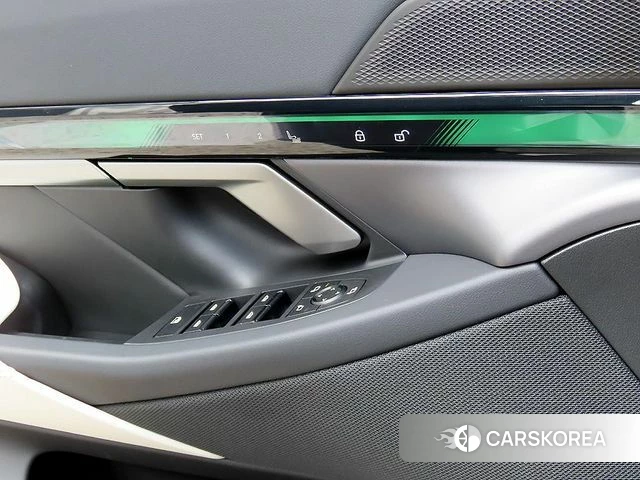 BMW 5 Series (G60) 2025 Черный из Кореи, фото 3