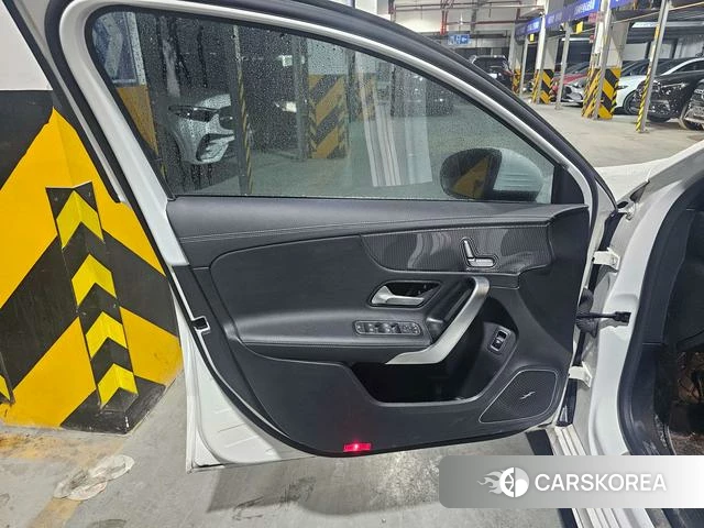 Mercedes-Benz Class A 2023 Белый из Китая, фото 3