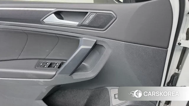 Volkswagen Tiguan second Generation 2021 Белый из Кореи, фото 3