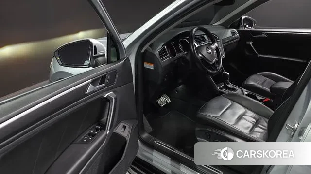 Volkswagen Tiguan second Generation 2018 Серебристо-серый из Кореи, фото 3