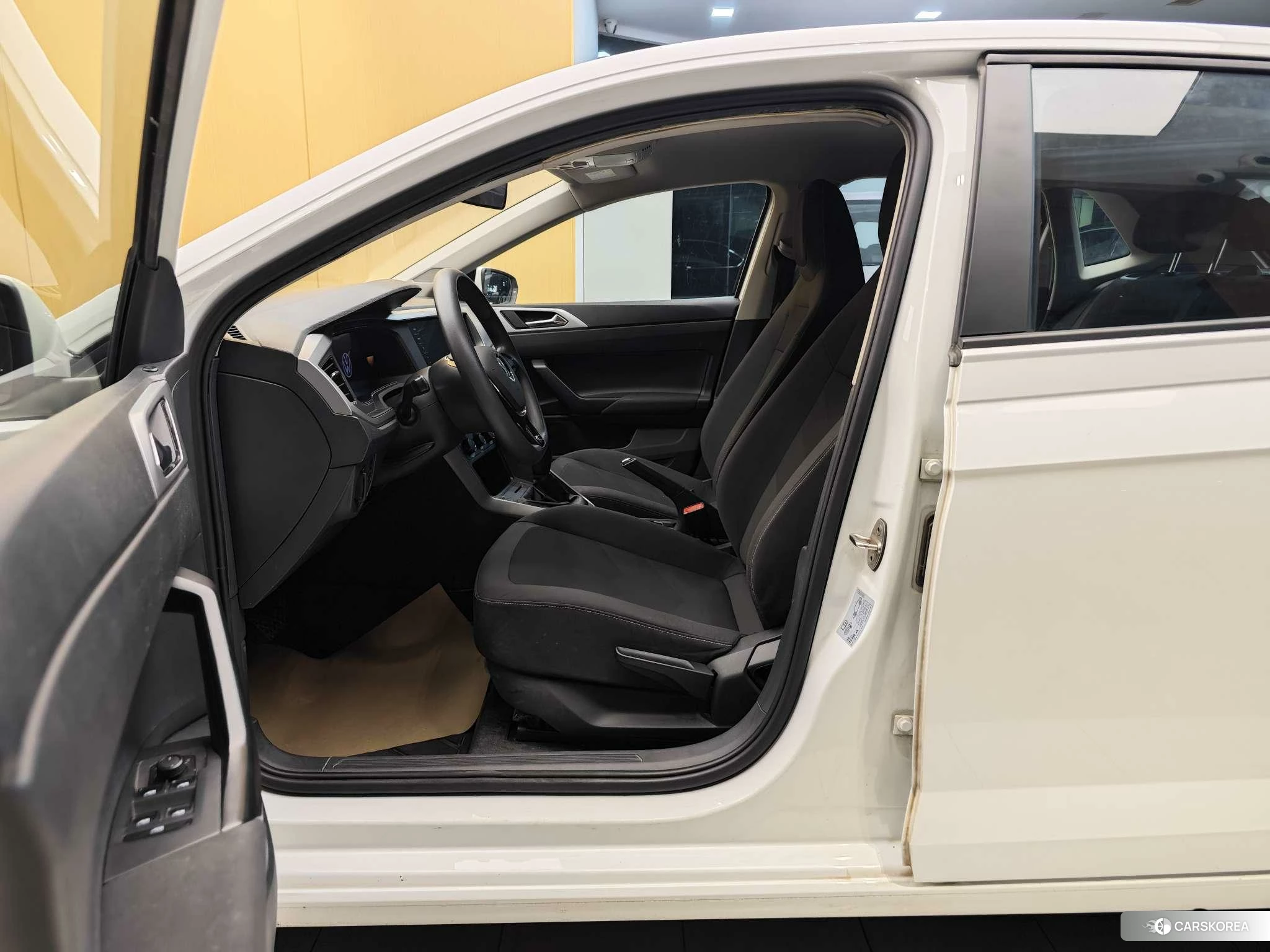 Volkswagen Polo 2023 Белый из Китая, фото 3