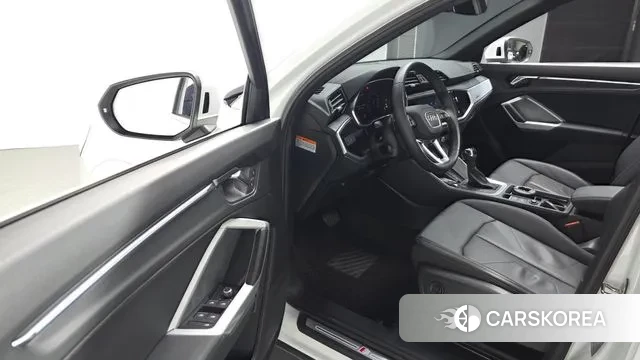 Audi Q3 (F3) 2022 Белый из Кореи, фото 3