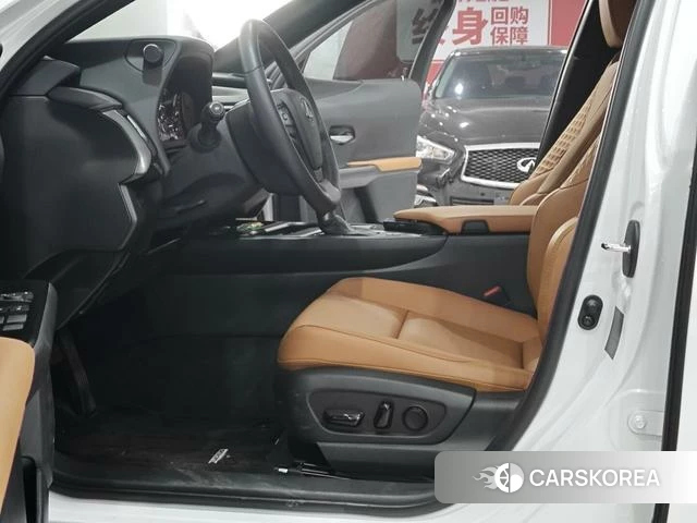 Lexus UX 2022 Белый из Китая, фото 3