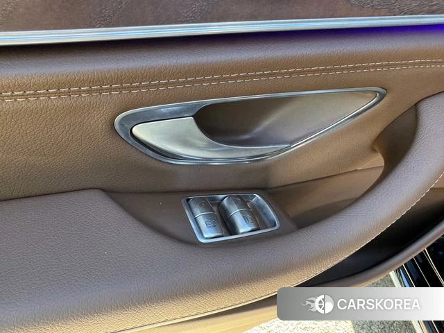 Mercedes-Benz E-class 2023 Черный из Китая, фото 3