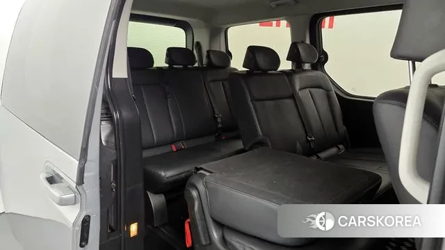 Hyundai Staria 2023 Серебристо-серый из Кореи, фото 3