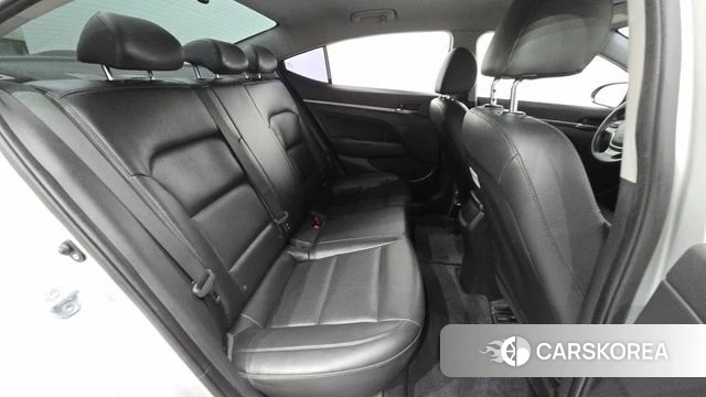 Hyundai Avante AD 2018 Серебристо-серый из Кореи, фото 3