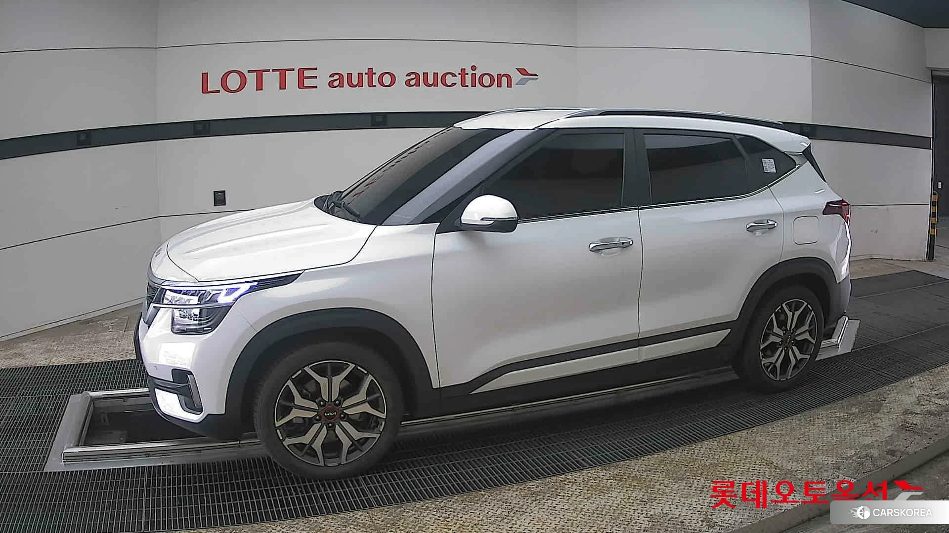Kia Seltos 2022 Snow White Pearl из Кореи, фото 3