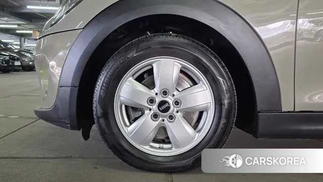 Mini Cooper D 2019 Светло-зеленый из Кореи, фото 3