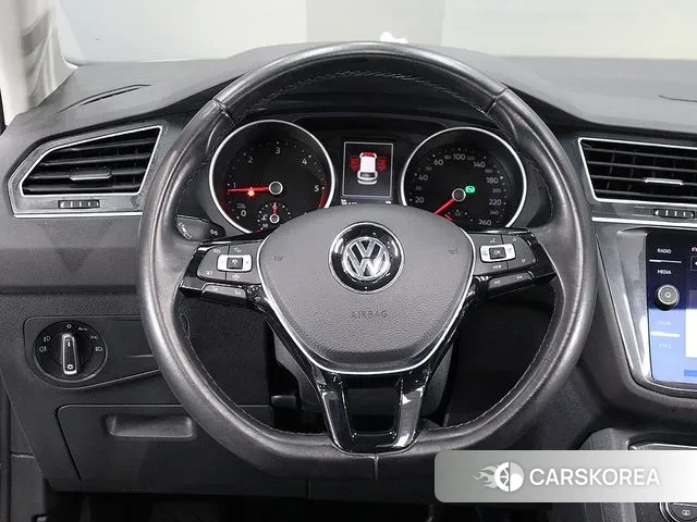 Volkswagen Tiguan second Generation 2020 Белый из Кореи, фото 3