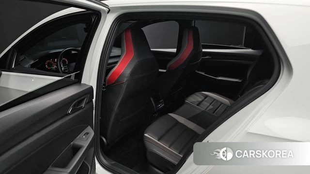 Volkswagen Golf 8th Generation 2024 Белый из Кореи, фото 3