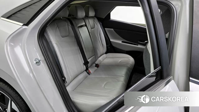 Hyundai Avante (CN7) 2021 Серебристо-серый из Кореи, фото 3
