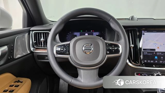 Volvo V60 Cross-Country 2nd Generation 2024 Белый из Кореи, фото 3