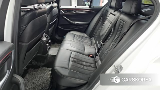 BMW 5 Series (G30) 2018 Белый из Кореи, фото 3