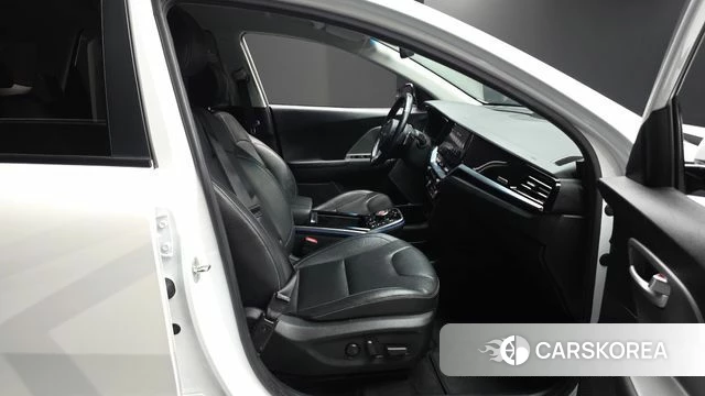 Kia Niro Plus 2022 Белый из Кореи, фото 3