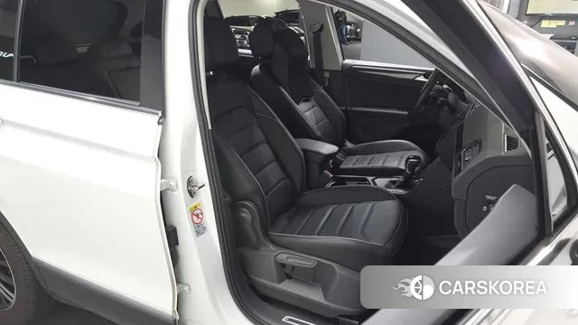 Volkswagen Tiguan second Generation 2022 Белый из Кореи, фото 3