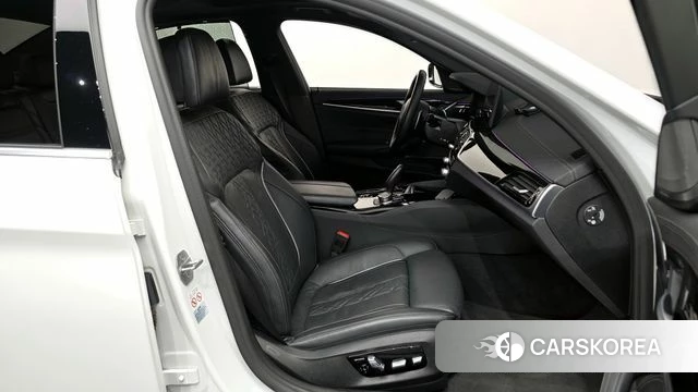 BMW 5 Series (G30) 2022 Белый из Кореи, фото 3