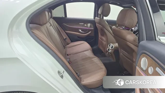 Mercedes-Benz E-Class W213 2022 Белый из Кореи, фото 3