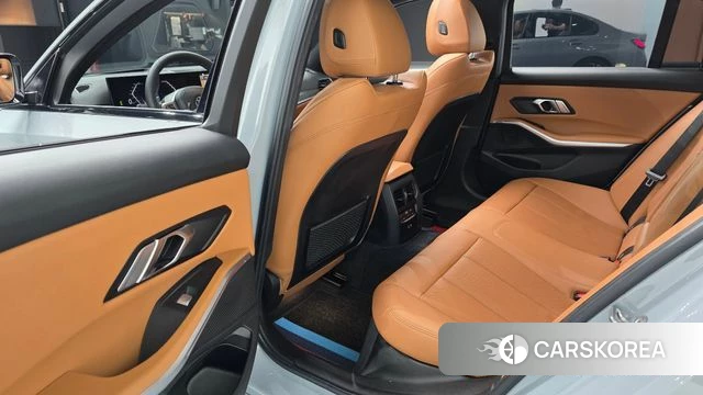 BMW 3 Series (G20) 2022 Серебристо-серый из Кореи, фото 3