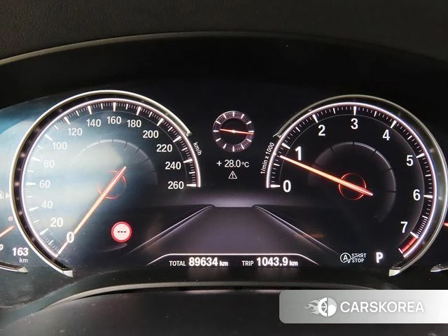 BMW 5 Series (G30) 2018 Белый из Кореи, фото 3