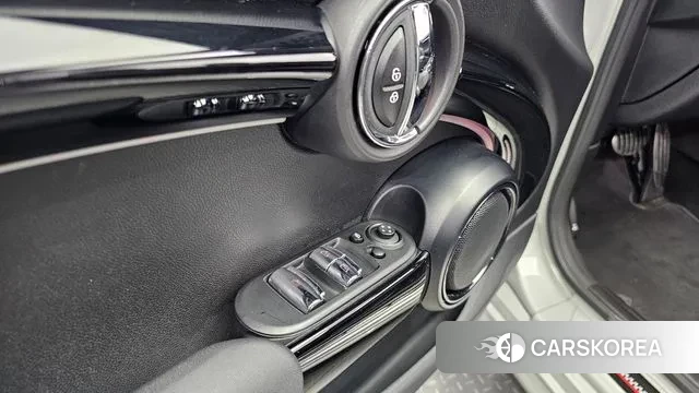 Mini Cooper S Convertible 2021 Серебристо-серый из Кореи, фото 3