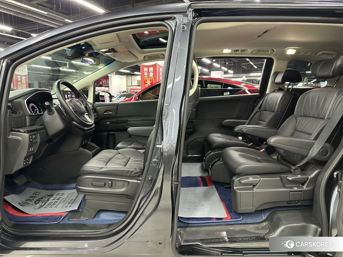Honda Odyssey 2021 Темно-серый из Китая, фото 3