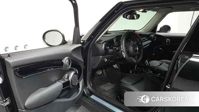 Mini Cooper 2023 Черный из Кореи, фото 3