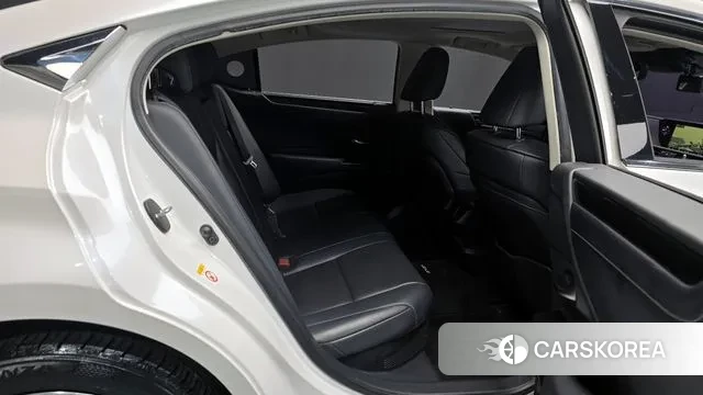 Lexus ES300h 7th generation 2019 Белый из Кореи, фото 3